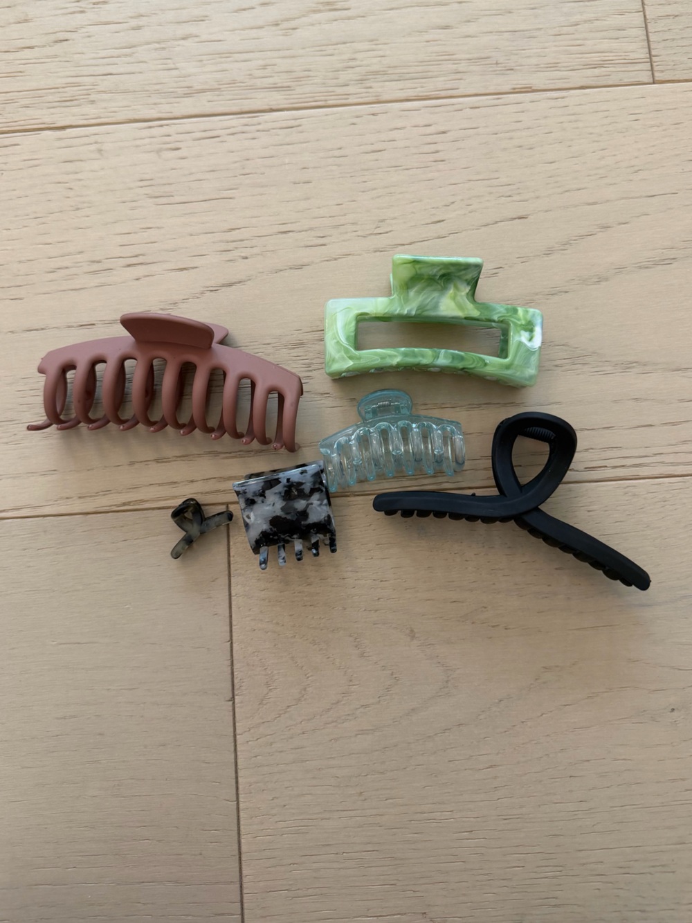 Multi-Style Hair Clip Set in Pink, Green, Blue, Black, and Tortoiseshell
